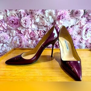 Size 9.5 Manolo Blahnik Patent Leather Pumps
•   Purple
•   Pointed-Toes
